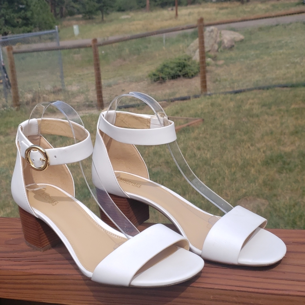 Micahel Kors 9 White Leather Chunky Heel Sandals